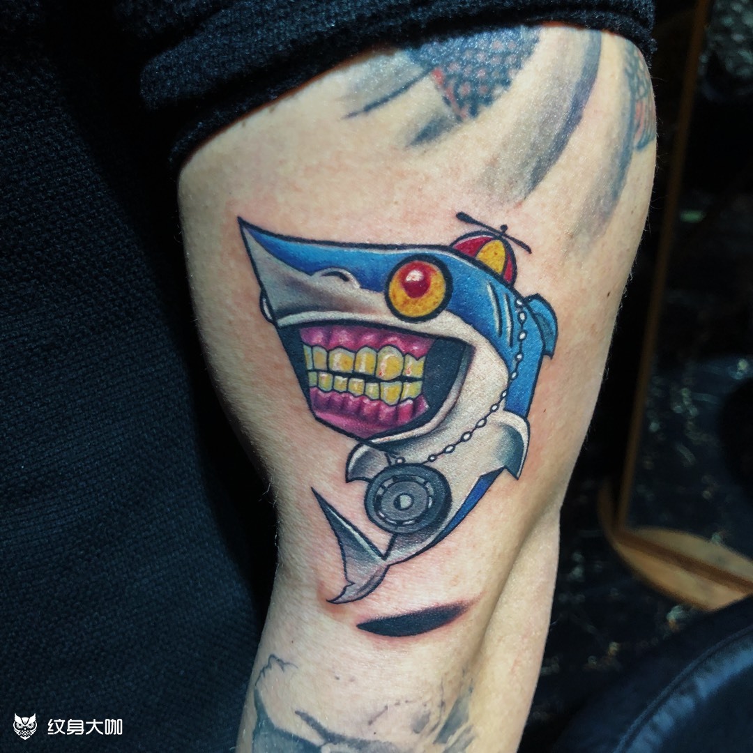 小鲨鱼_纹身图案手稿图片_丁小琴的纹身作品集