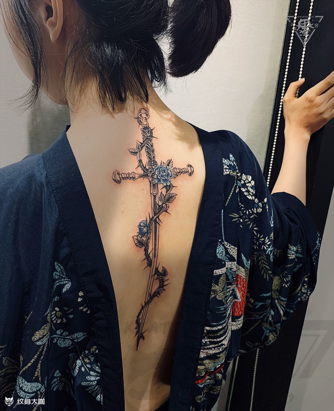 纹身/刺青脊柱是人体曲线的中_纹身吧社区 - 纹身大咖