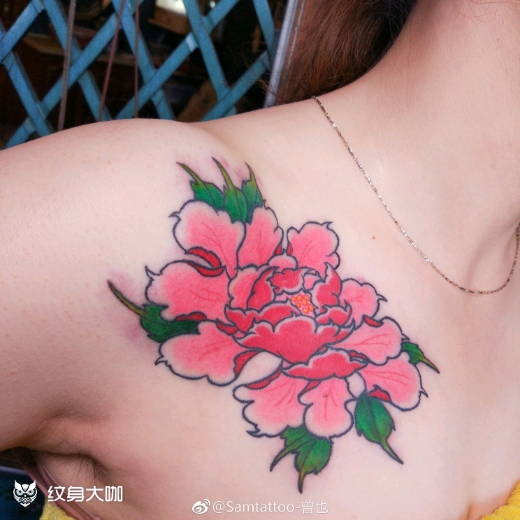 女人纹身纹牡丹花图案图片