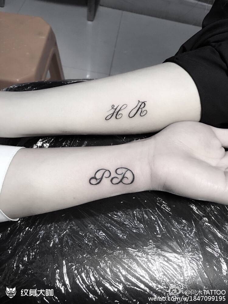 情侣小字母纹身