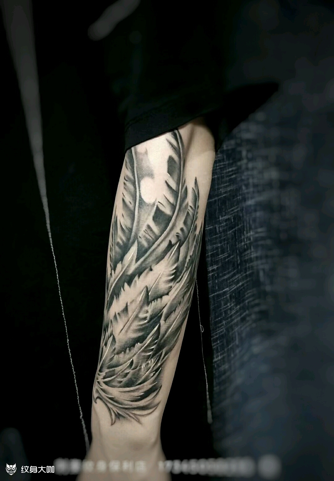 翅膀纹身手臂羽翼