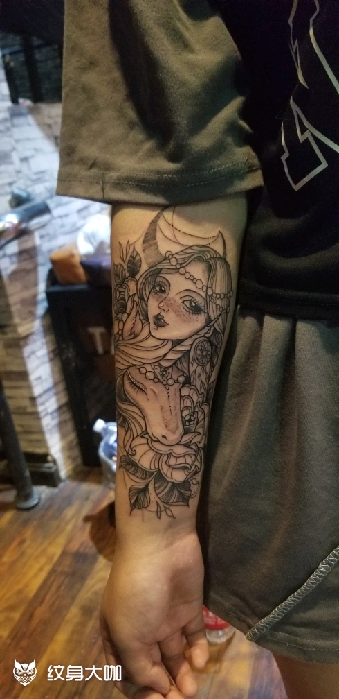 女生小臂一侧_纹身图案手稿图片_刘晏玮的纹身作品集