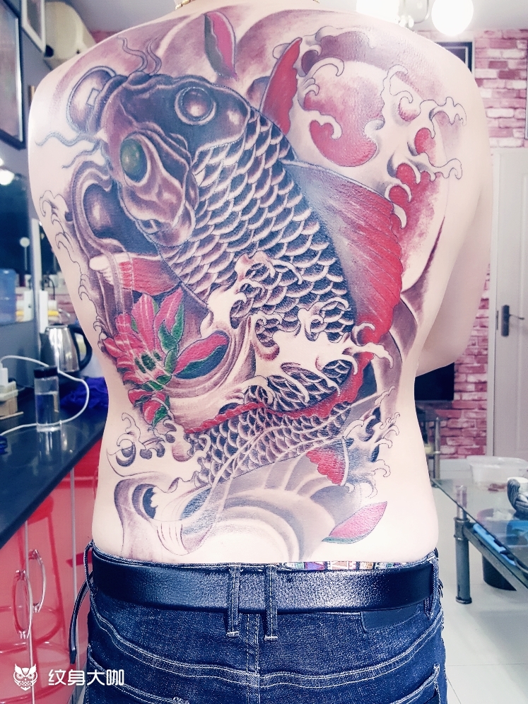 满背招财鱼未完待续_纹身图案手稿图片_王志勇的纹身作品集
