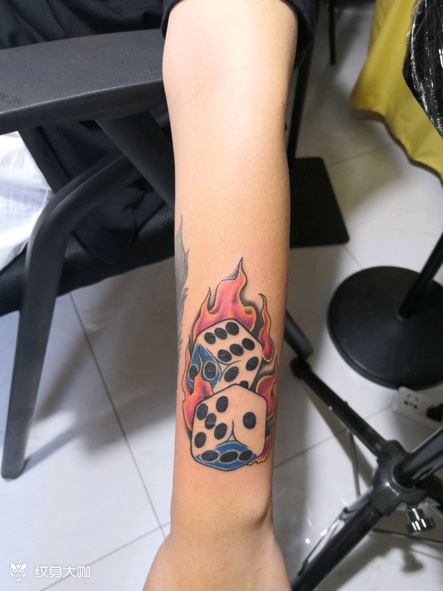 摇骰子_纹身图案手稿图片_图噩入墨-阿伟的纹身作品集