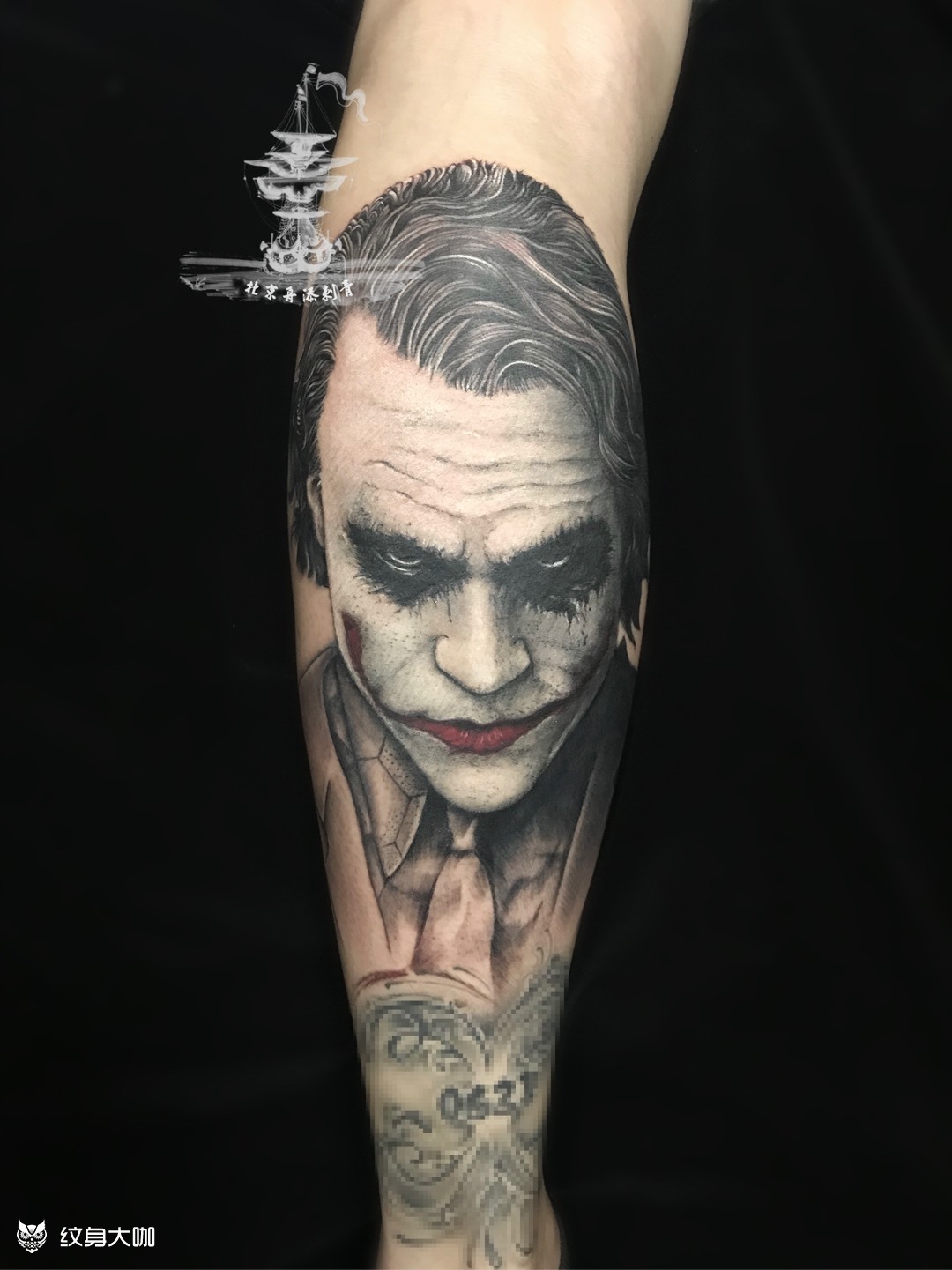 《小丑》电影《蝙蝠侠》中小丑_纹身吧社区 - 纹身大咖