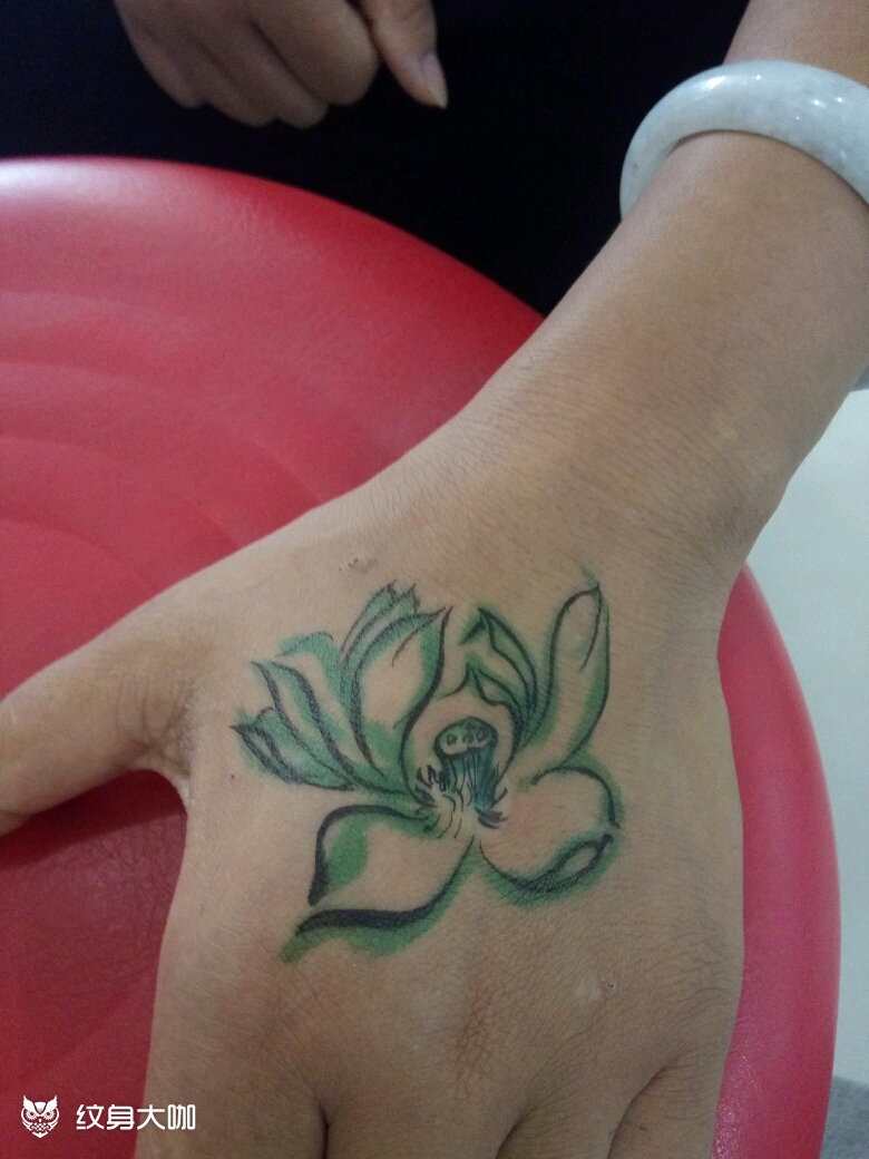 手背荷花_纹身图案手稿图片_雷鸣的纹身作品集