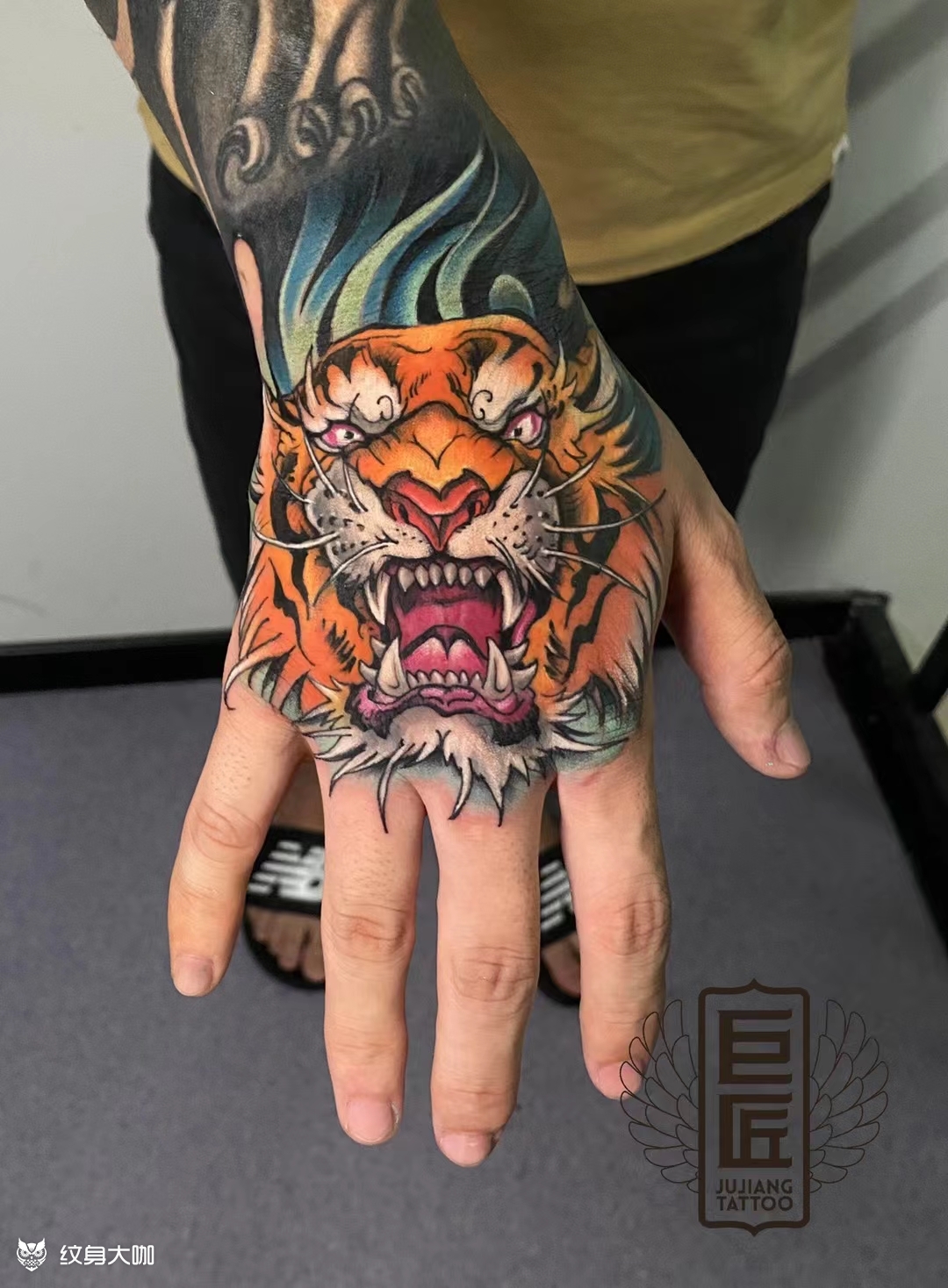 手背上的老虎_纹身图案手稿图片_栾华的纹身作品集