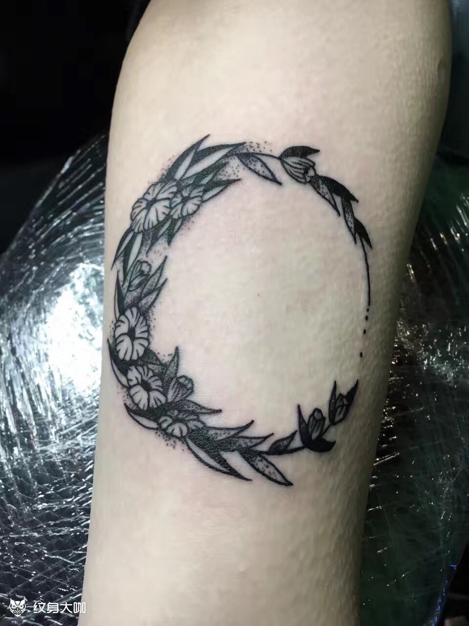 腿部 花环_纹身图案手稿图片_廿一的纹身作品集