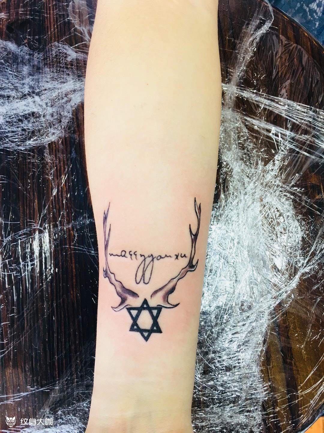 鹿角 六芒星加小英文_纹身图案手稿图片_阿狱的纹身作品集