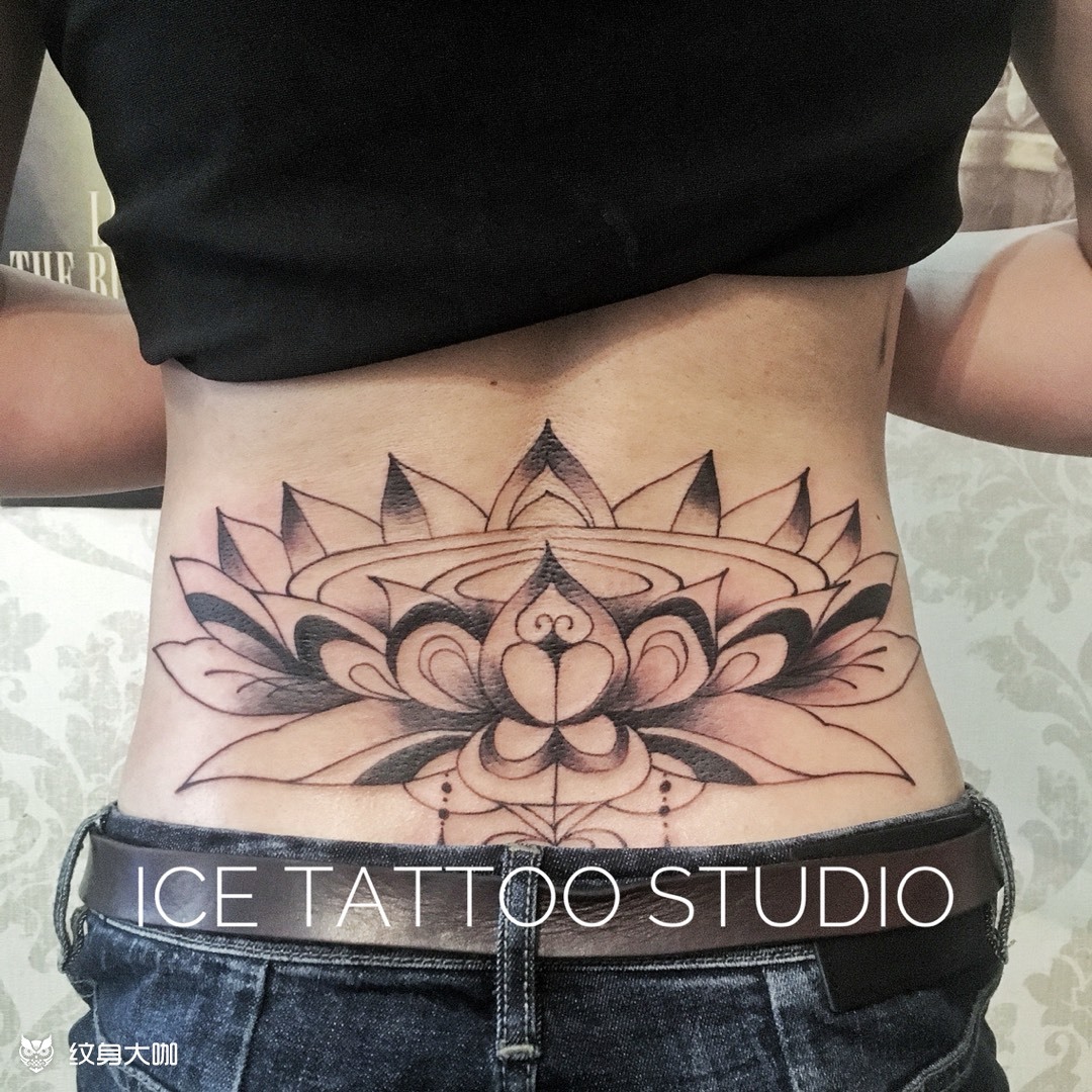 后腰莲花_纹身图案手稿图片_ink冷的纹身作品集