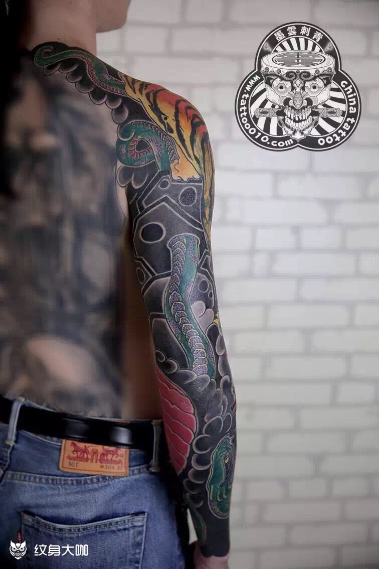 传统花臂小臂上的蛇代表自己,_纹身吧社区 - 纹身大咖