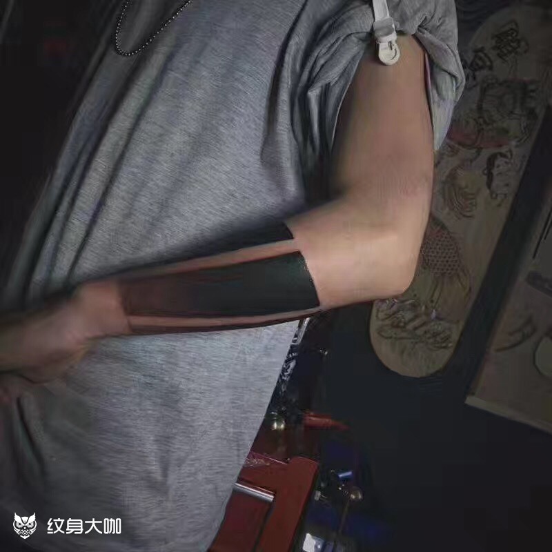 黑臂简单霸气艮的不得了_纹身图案手稿图片_雕韵的纹身作品集