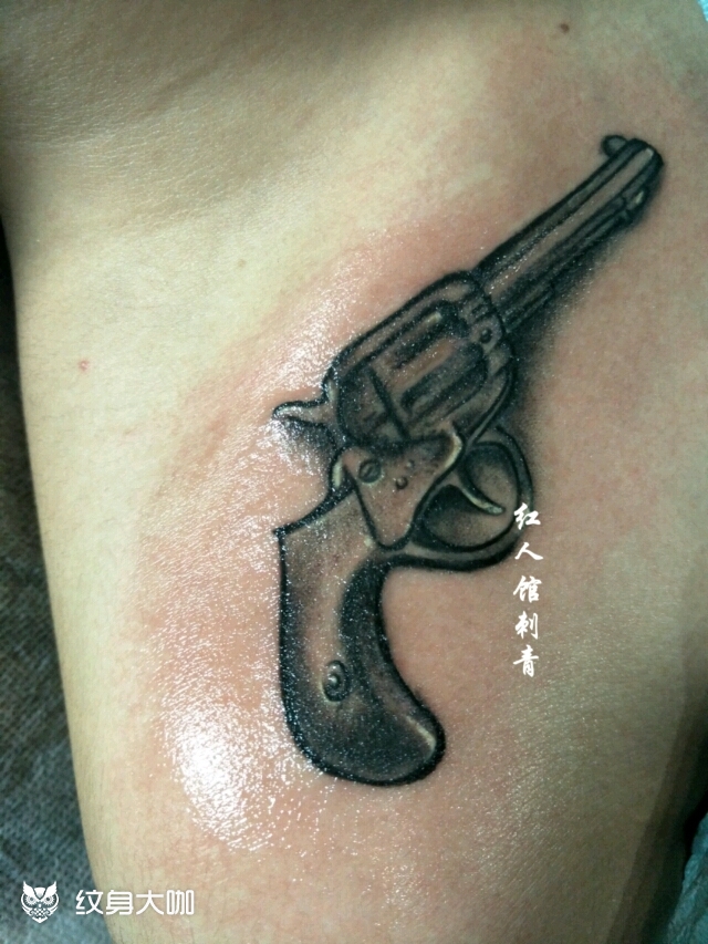 锁骨双枪_纹身图案手稿图片_曹红霞的纹身作品集