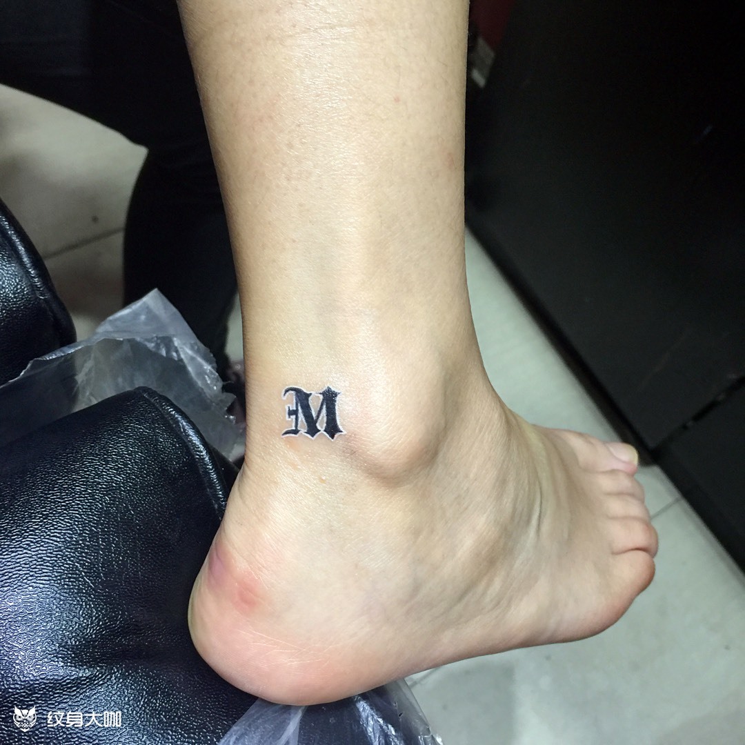 脚上字母_纹身图案手稿图片_昆明鬼手纹身和平店的纹身作品集