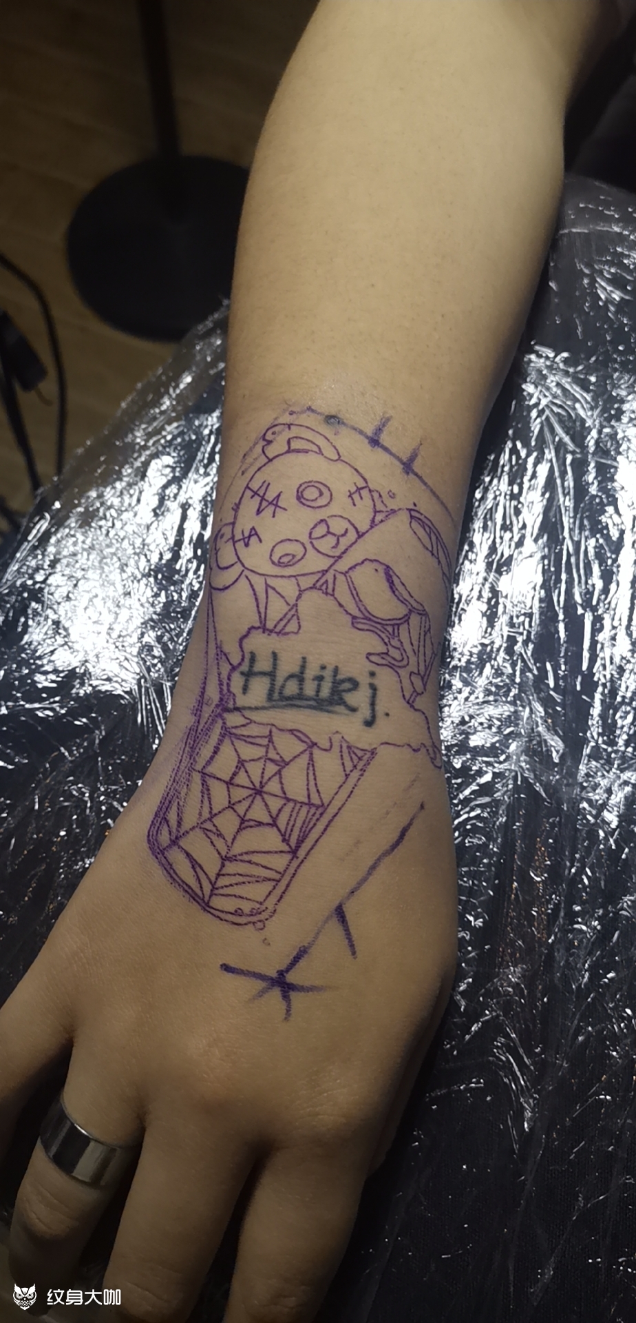 破旧布偶熊创可贴纹身遮盖_纹身图案手稿图片_纹义堂的纹身作品集