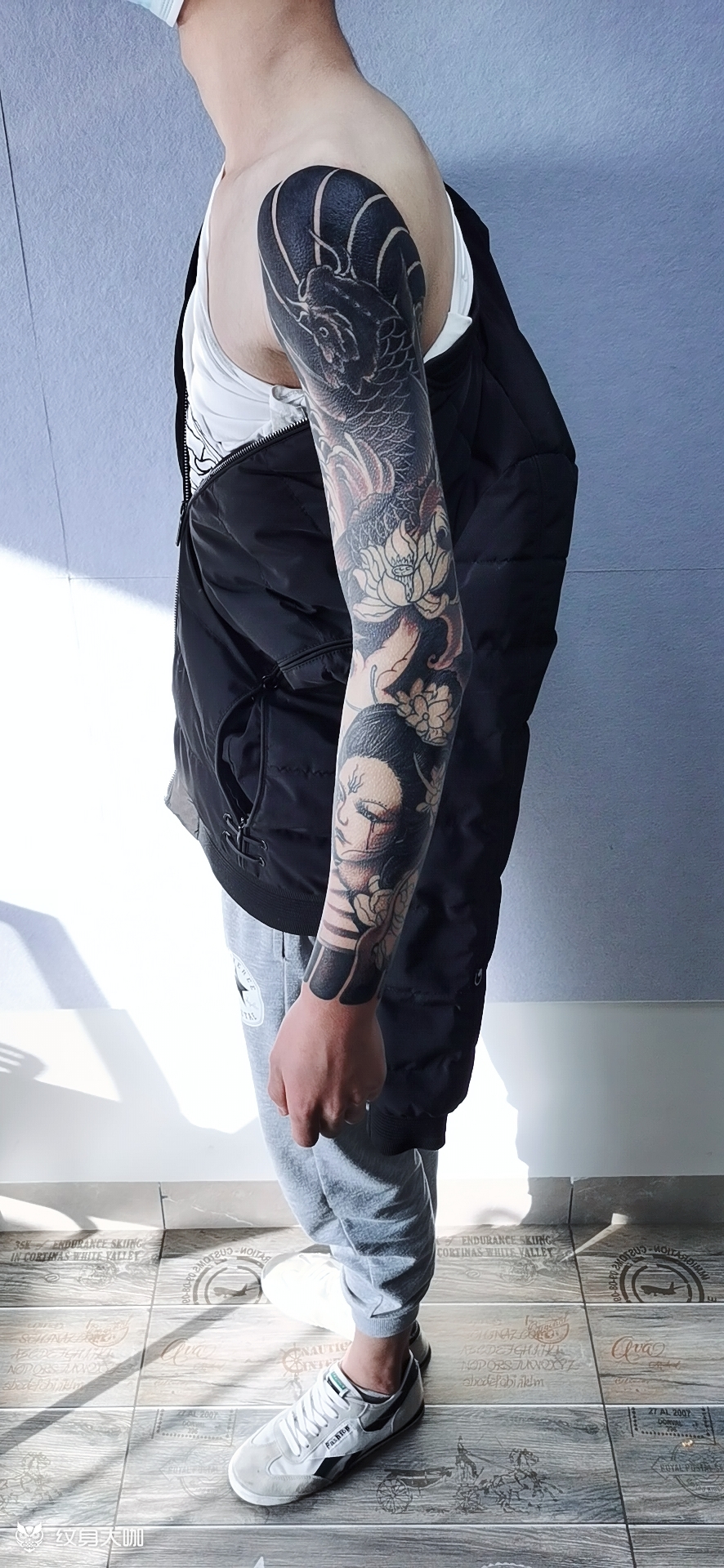 花臂黑灰完成后期彩色