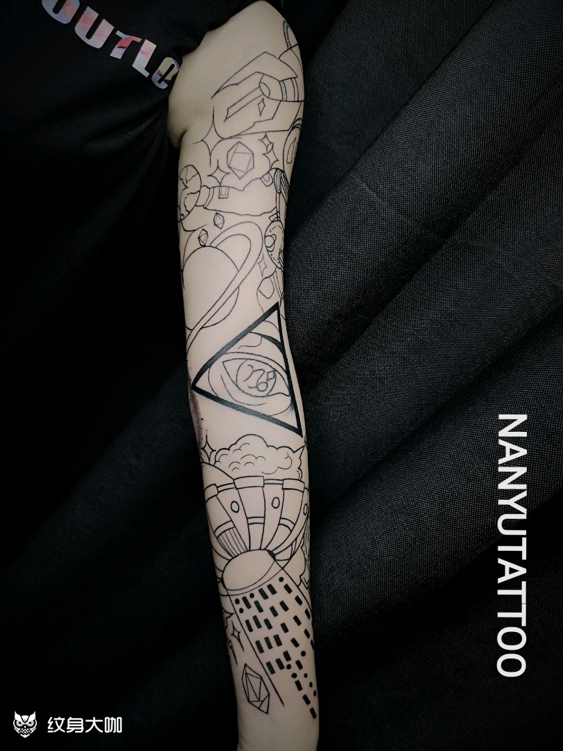宇宙主题花臂线条完成_纹身图案手稿图片_蔓雯 南鱼的纹身作品集