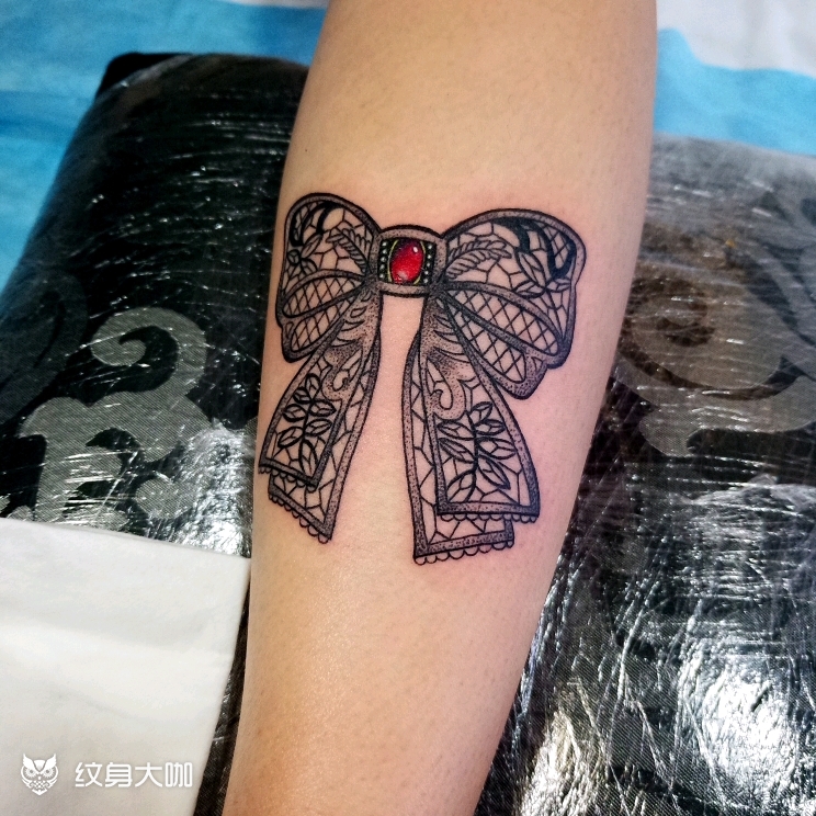 蕾丝蝴蝶结_纹身图案手稿图片_豪东的纹身作品集