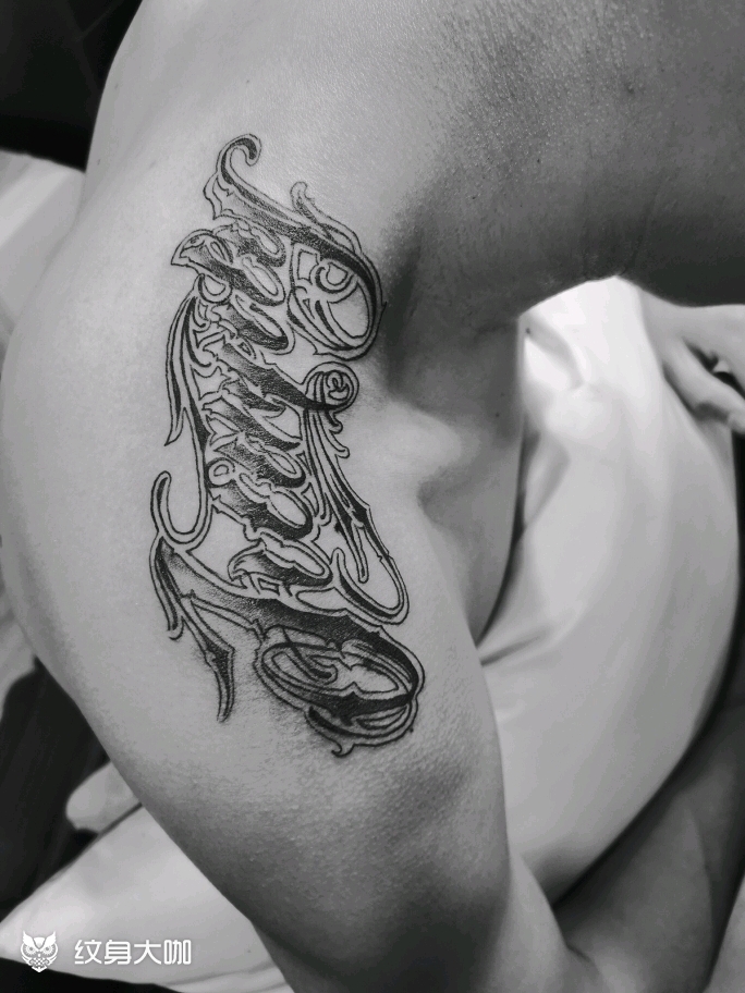 肩头花体字_纹身图案手稿图片_林秋玄的纹身作品集