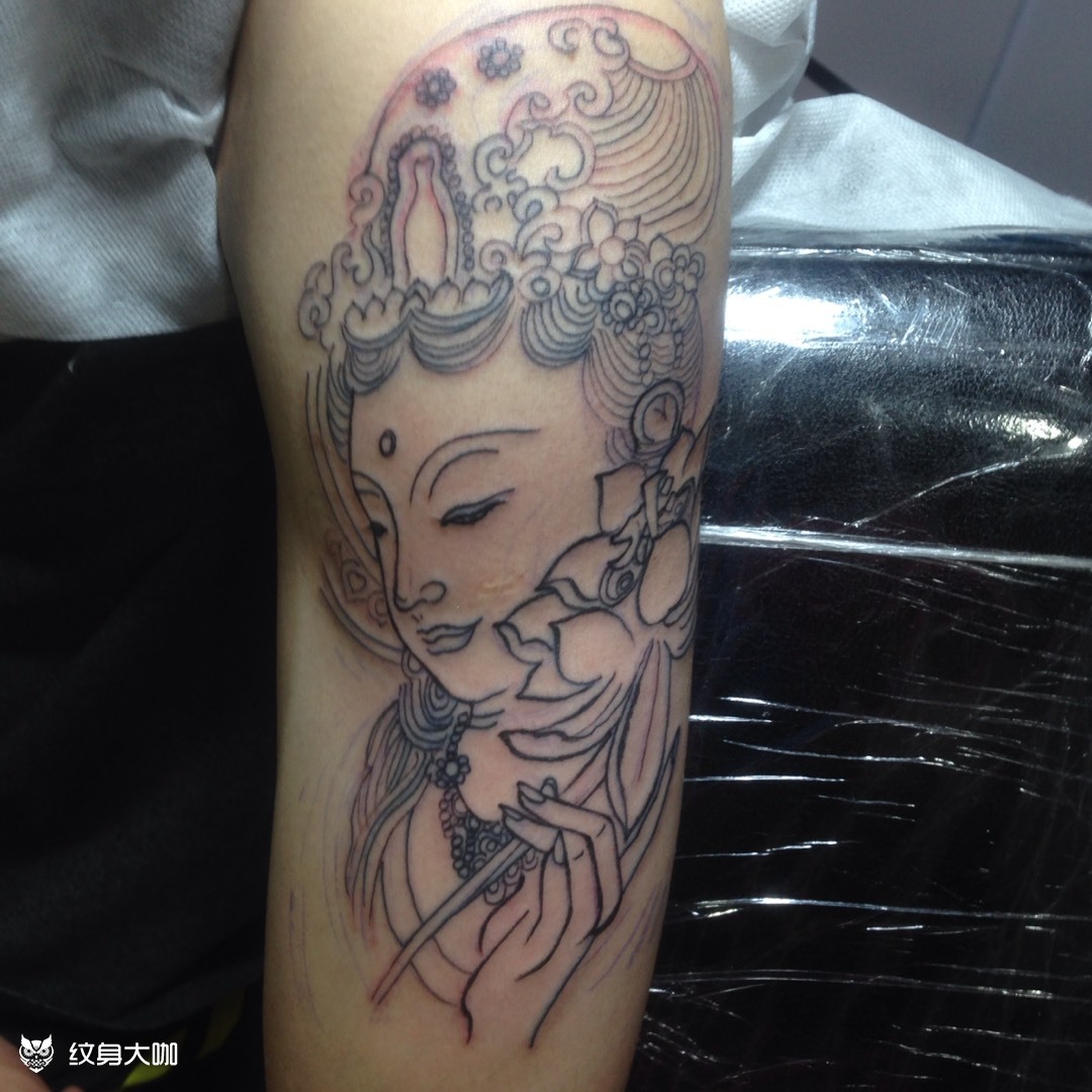 作品简介:顾客的本命佛大势至菩萨,此手稿为本纹身师亲手设计绘画出来