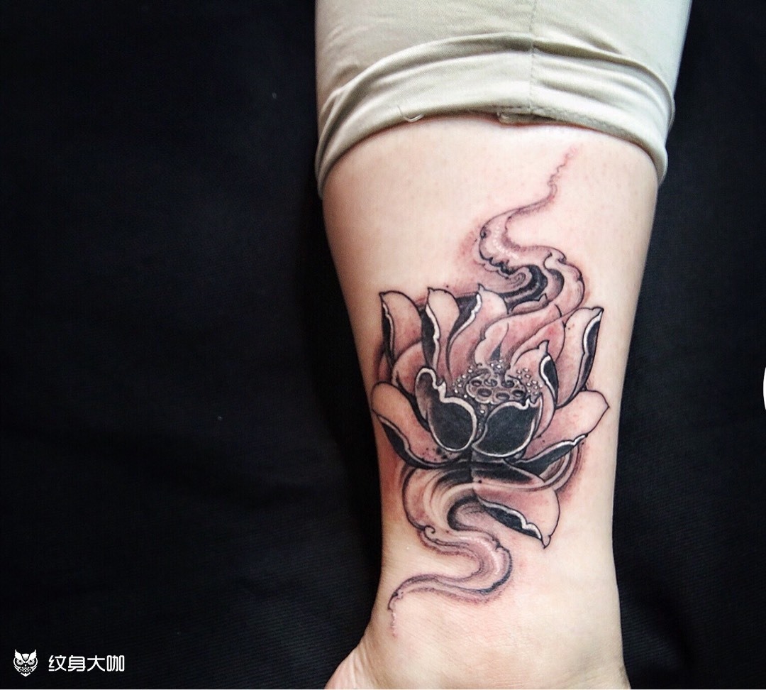 荷花_纹身图案手稿图片_李兴yue的纹身作品集