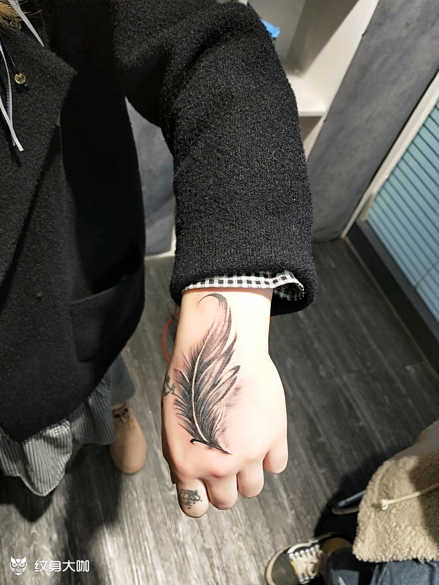 手背羽毛_纹身图案手稿图片_陈瑞友的纹身作品集