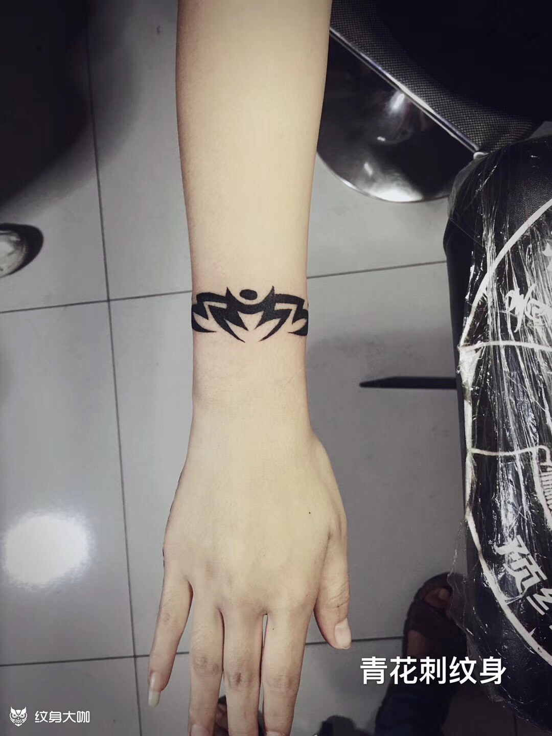 图腾臂环_纹身图案手稿图片_青花刺的纹身作品集