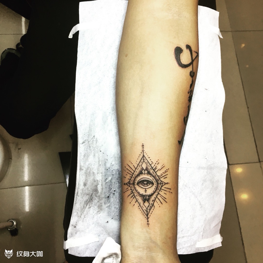 荷鲁斯之眼 the eye of horus 98_纹身图案手稿图片_刘瑞雪的纹身