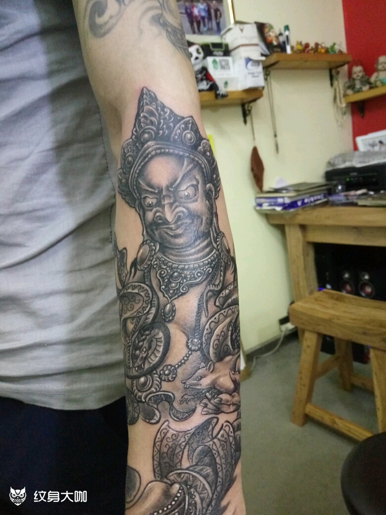 作品简介:这个是要接花臂,现在只是做了小臂部分的主体,以后会陆续