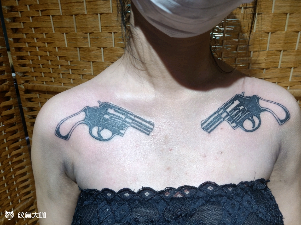 锁骨双枪_纹身图案手稿图片_邓江磊的纹身作品集