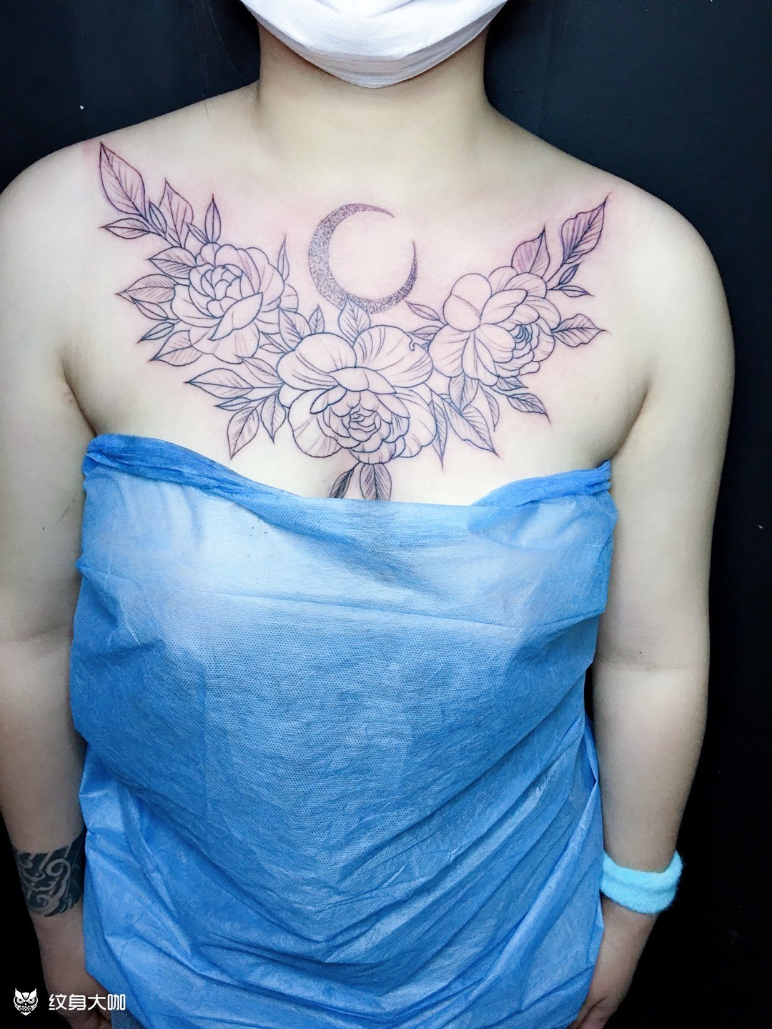 花胸素花_纹身图案手稿图片_鼎龙纹身老店的纹身作品集