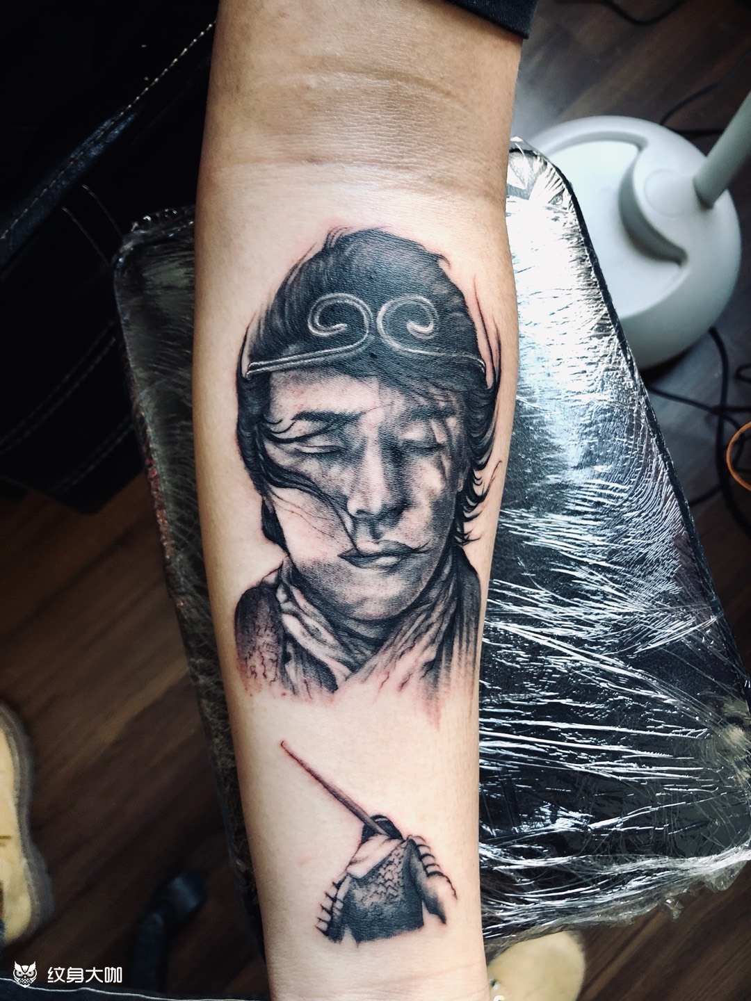 作品简介:"我不是你的盖世英雄,但你是我的一生所爱!