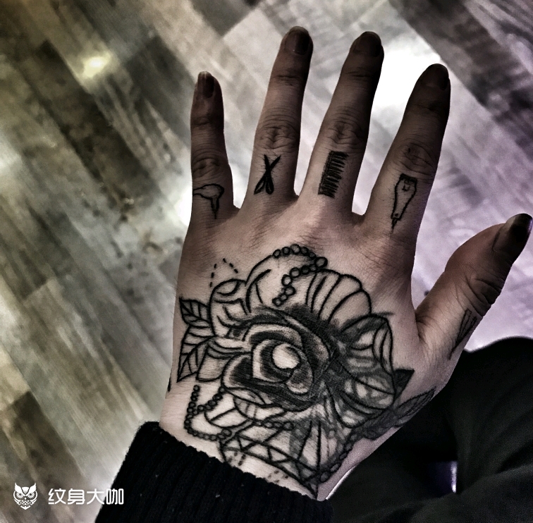 艺术家的神手_纹身图案手稿图片_潘文花的纹身作品集