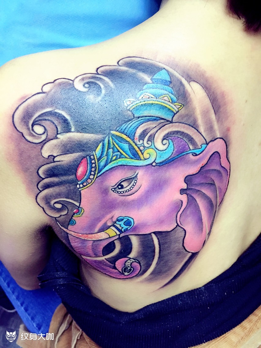 遮盖老纹身象神