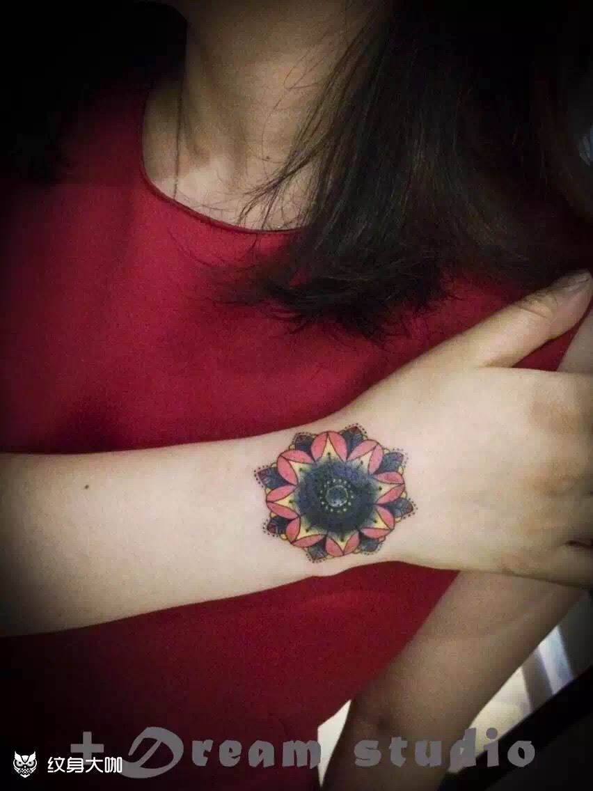 作品简介:曼陀罗花覆盖