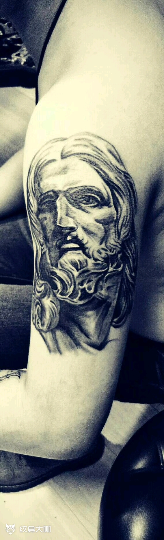 耶稣纹身图案 上臂图片