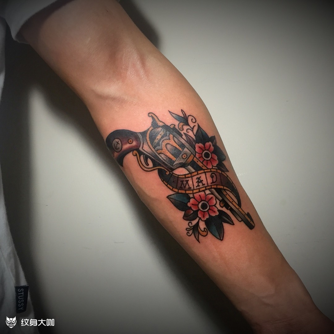 old school枪花_纹身图案手稿图片_inkhouse-rubee的纹身作品集