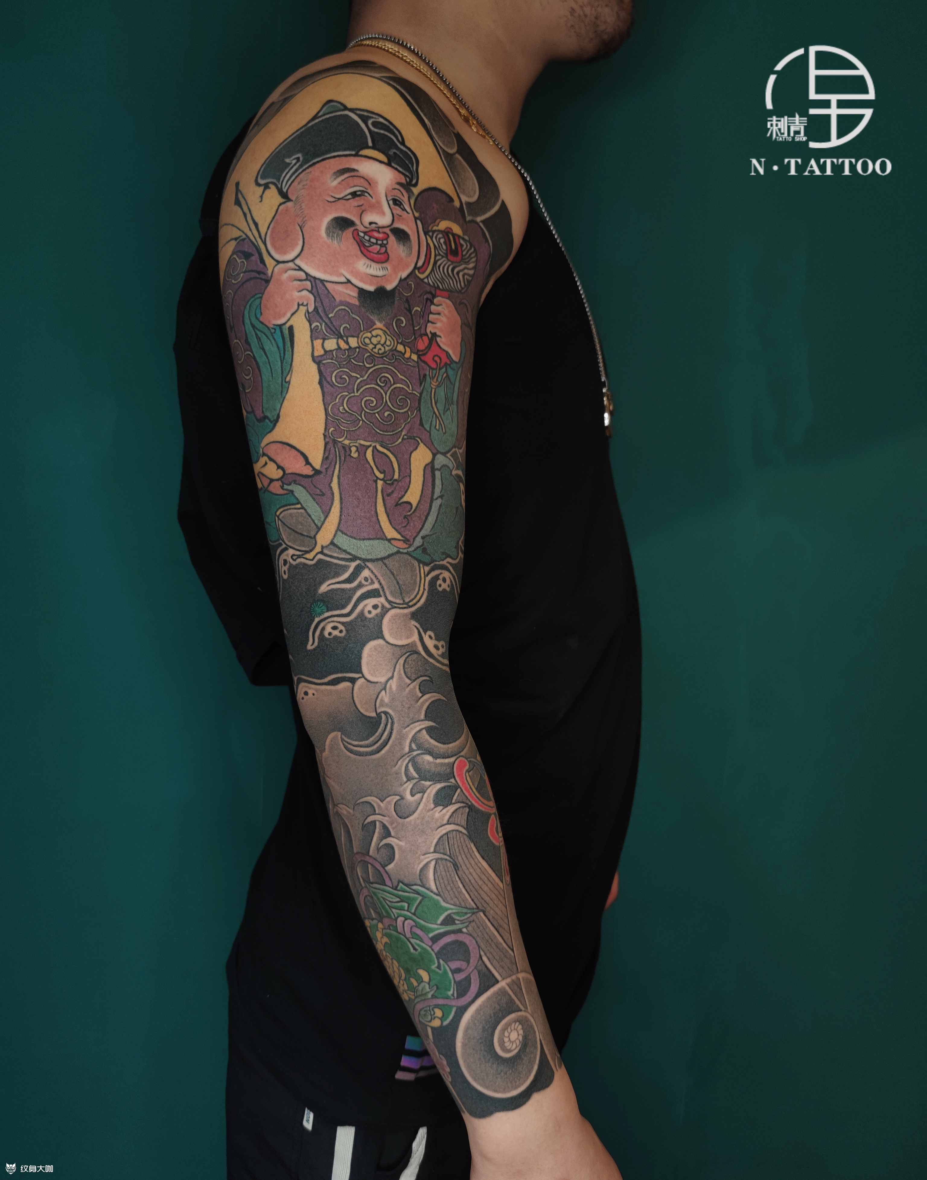 喜欢老传统风格,想纹个招财题材的,确定了主题,设计了这个财神的花臂