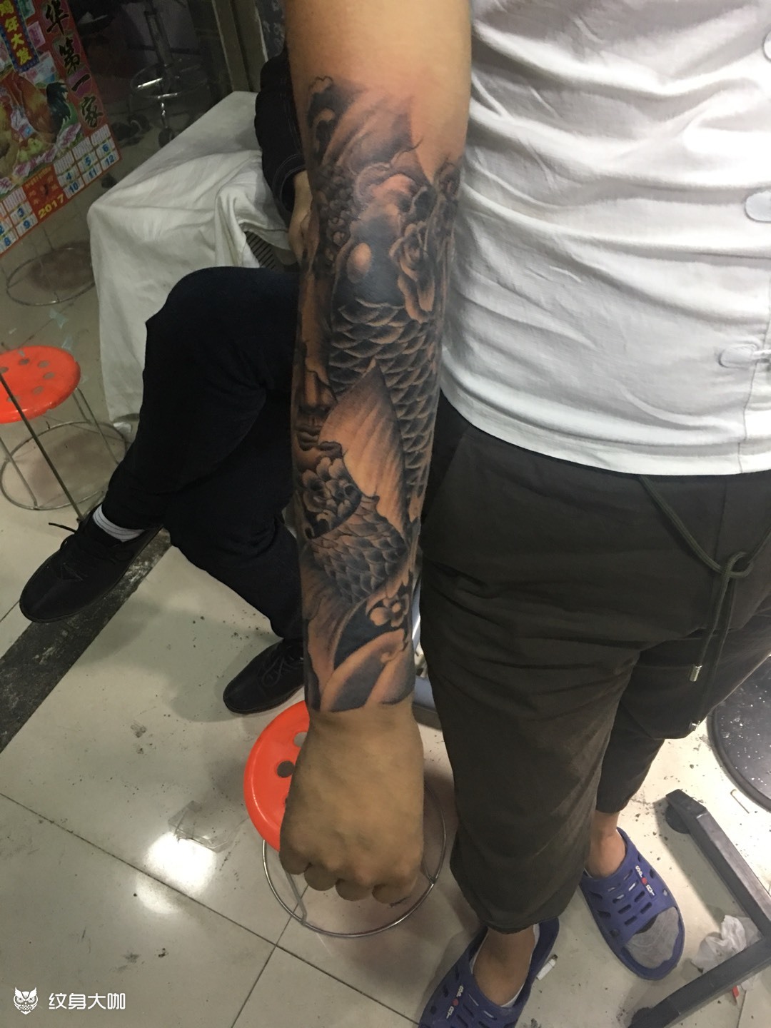 鲤鱼佛头小臂下次细节_纹身图案手稿图片_刘剑的纹身作品集