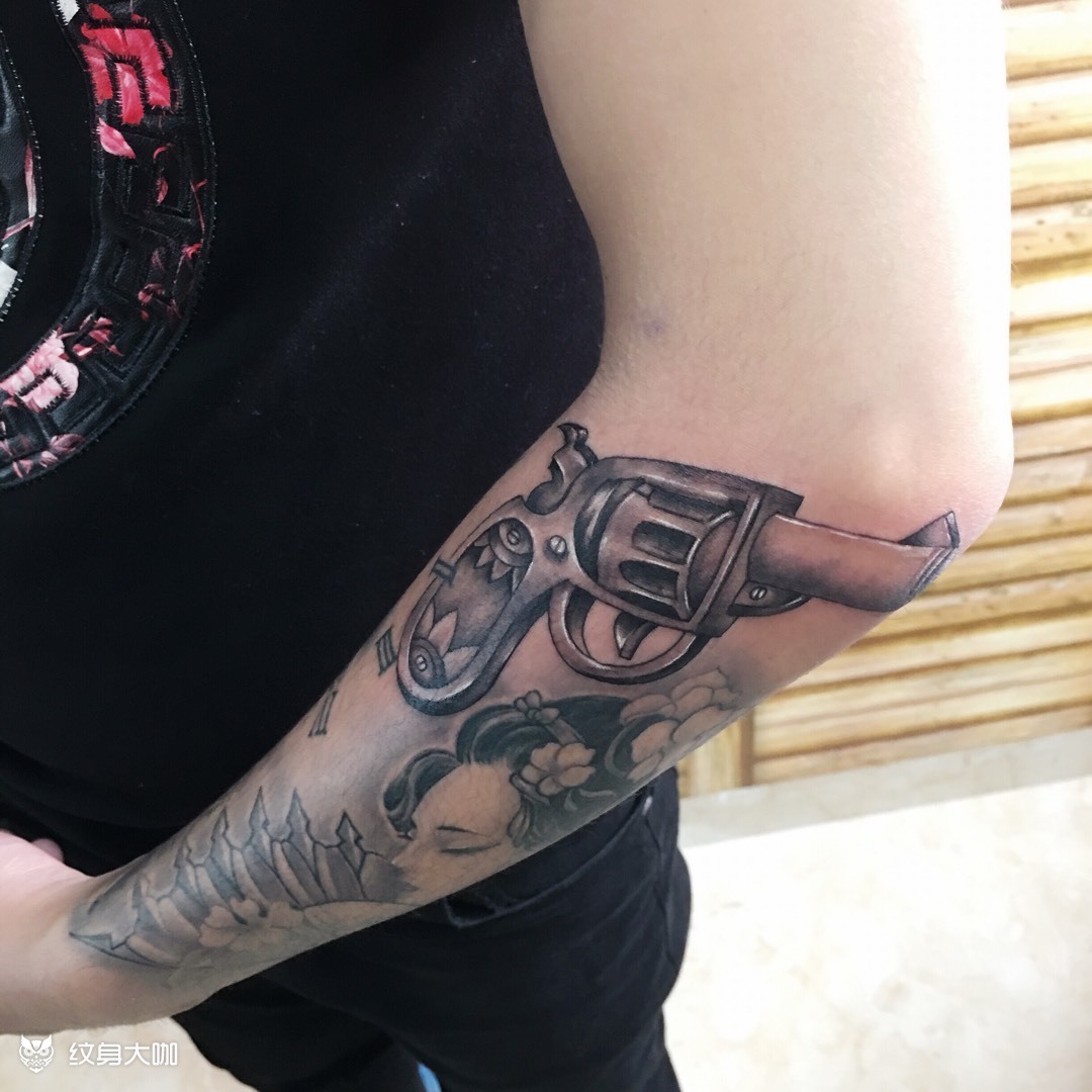 小左轮_纹身图案手稿图片_李爽的纹身作品集
