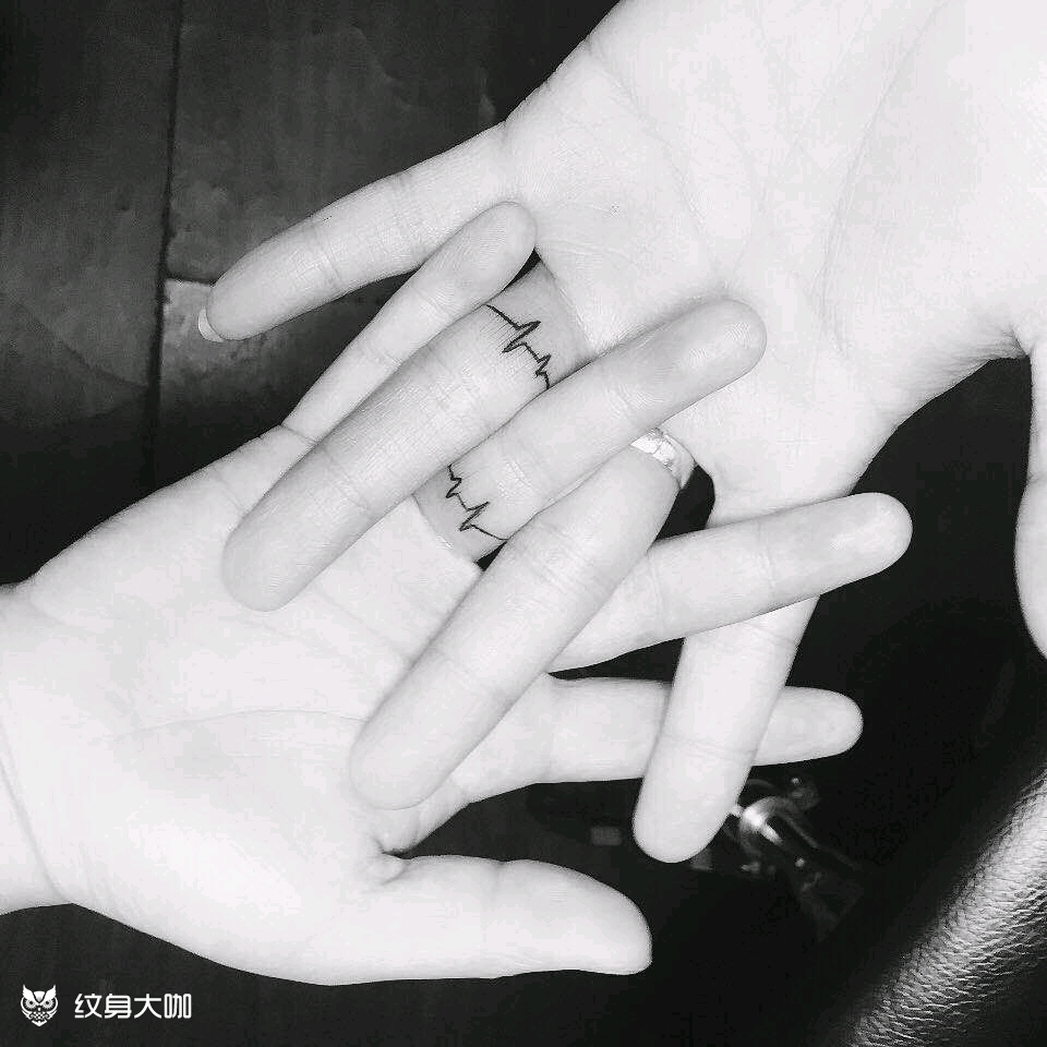 情侣纹身小心电图