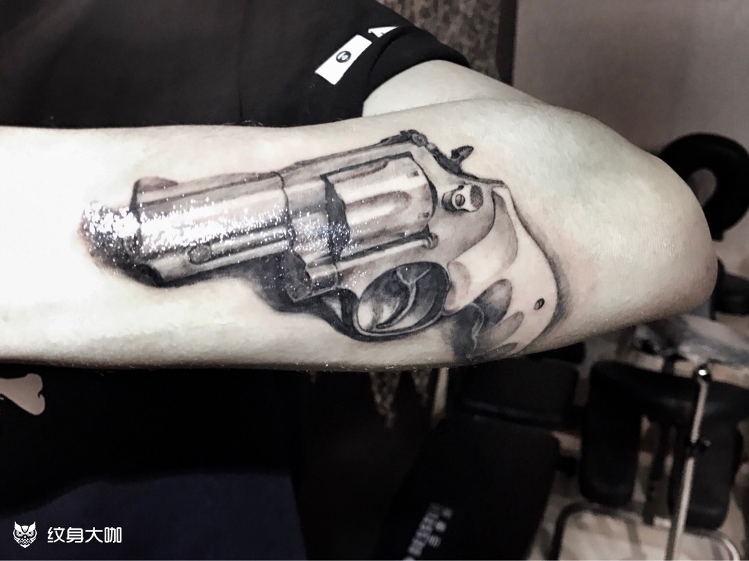 《左轮手枪》_纹身图案手稿图片_truman·老池的纹身作品集
