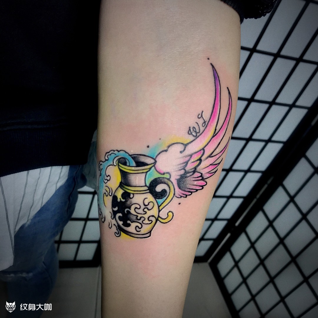 泼墨翅膀水瓶_纹身图案手稿图片_小虎的纹身作品集