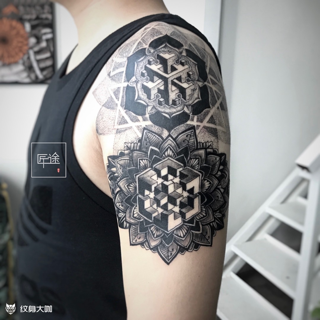 大臂外侧矛盾几何体_纹身图案手稿图片_崔振峰的纹身作品集