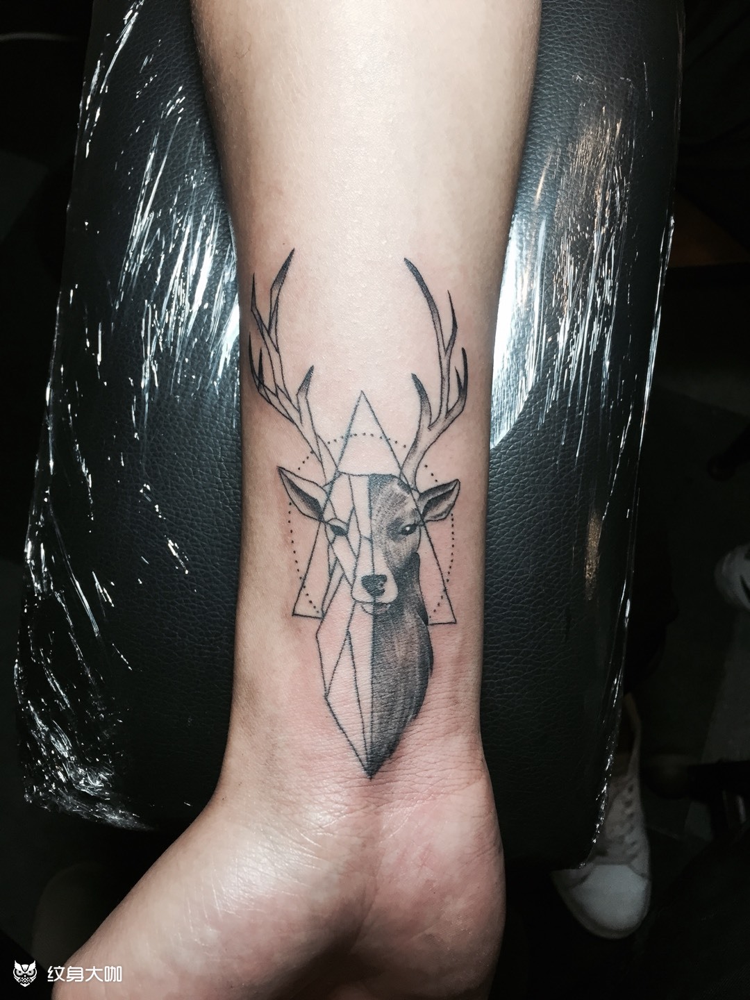麋鹿_纹身图案手稿图片_李宜滨的纹身作品集