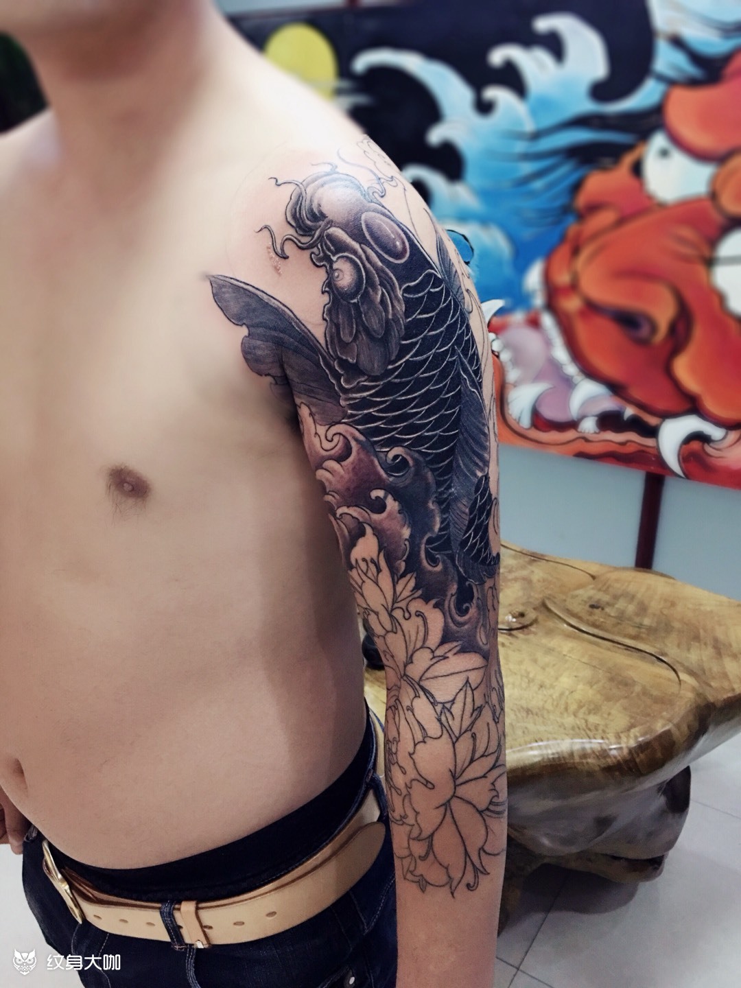 传统七分袖 鱼 牡丹遮盖_纹身图案手稿图片_赵毅的纹身作品集