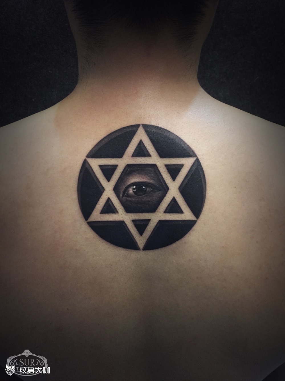 神秘之眼 成品 背部 颈部 欧美 写实 人物 图腾 原创 几何 宗教 作品
