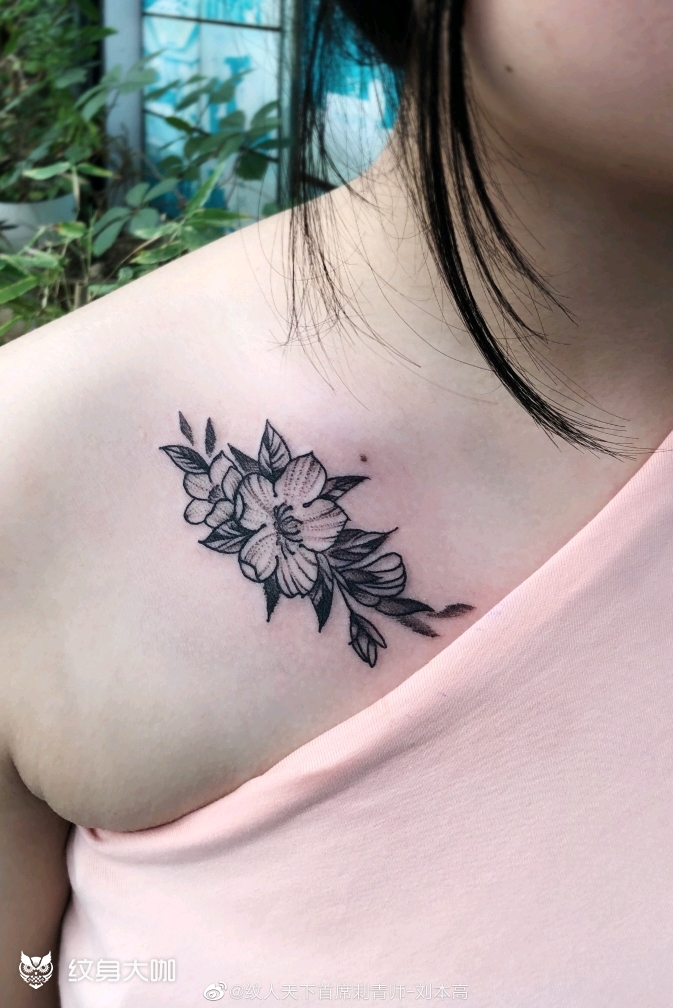 锁骨纹身性感纹身