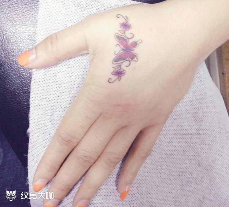 小蝴蝶加花_纹身图案手稿图片_周龙的纹身作品集