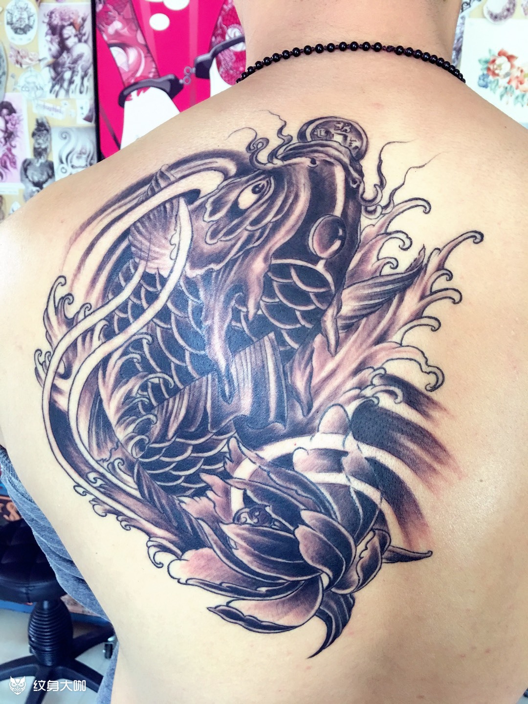 背部锦鲤_纹身图案手稿图片_刘丹的纹身作品集